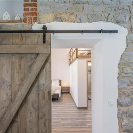 Au Pied De La Redoute