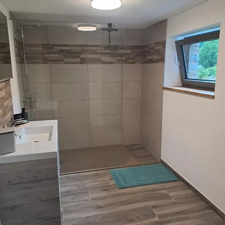 Au Pied De La Redoute بيت للعطل