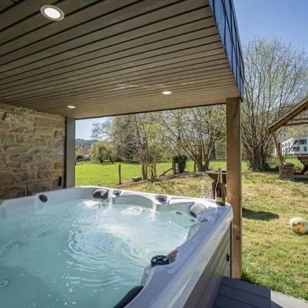 Au Pied De La Redoute