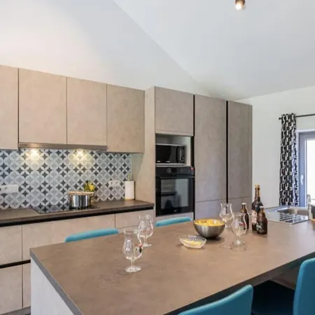 Au Pied De La Redoute *