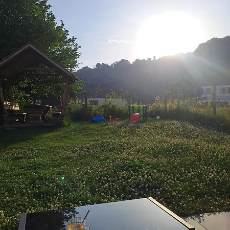 Au Pied De La Redoute