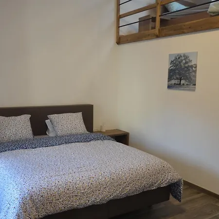 Au Pied De La Redoute