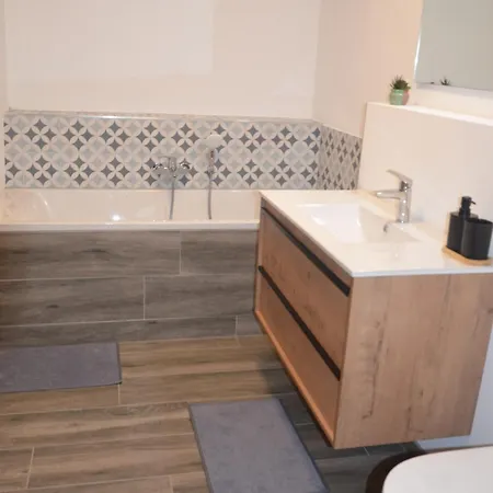 Au Pied De La Redoute